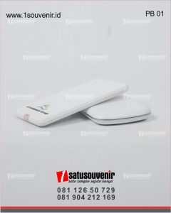 Souvenir perusahaan powerbank promosi custom putih