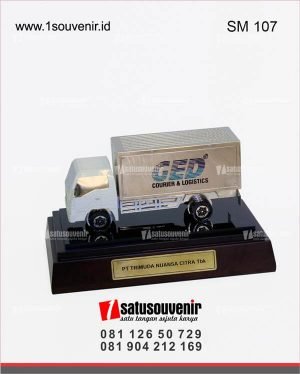 Souvenir Miniatur Truk GED Courier & Logistics PT Trimuda Nuansa Citra Tbk SM107