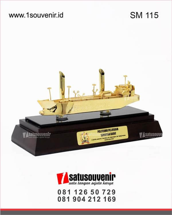 souvenir miniatur kapal laut politeknik pelayaran sumatera barat