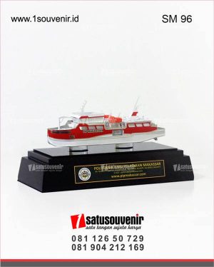Souvenir Miniatur Kapal Politeknik Ilmu Pelayaran Makassar SM96
