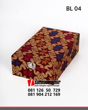 BL04 Box Bludru Batik
