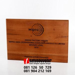 PAK121 Plakat Kayu Wipro Green Factory Award