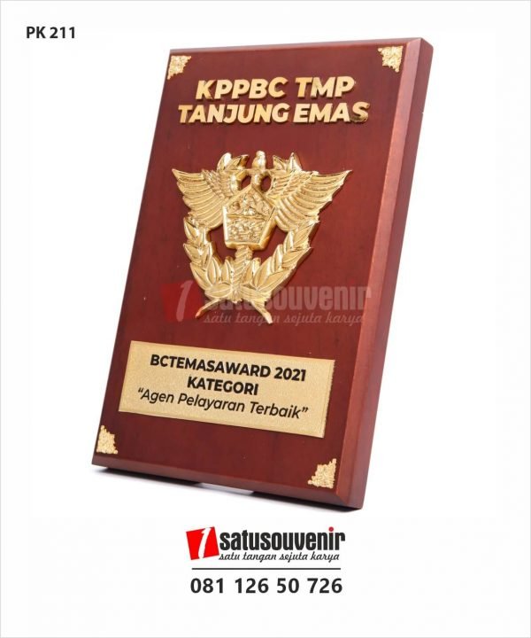 PK211 Plakat Kayu KPPBC TMP Tanjung Emas