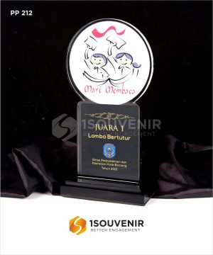 Piala Penghargaan Lomba Bertutur