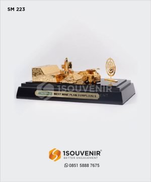 Souvenir Miniatur Petrosea Best Mine Plan Compliance