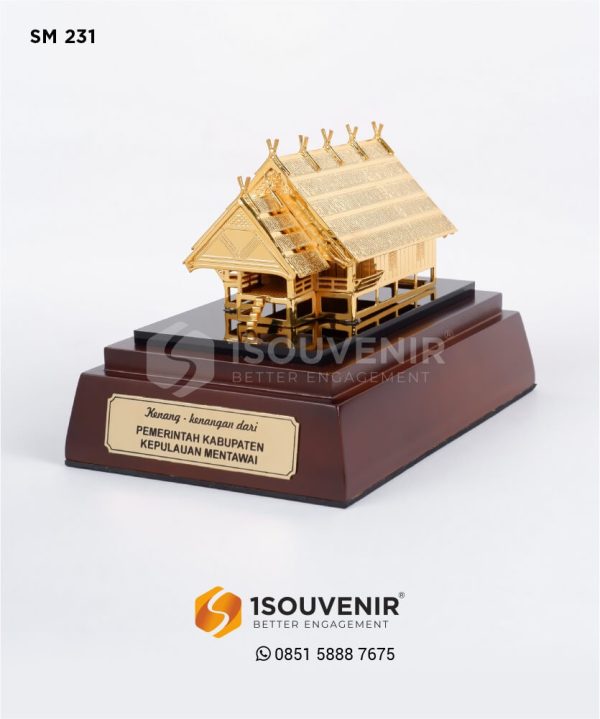 SM231 Souvenir Miniatur Rumah Uma Kepulauan Mentawai