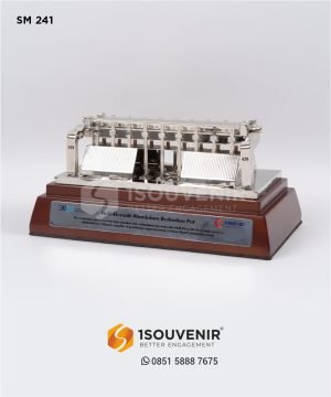 Souvenir Miniatur Tungku Peleburan Aluminium Inalum