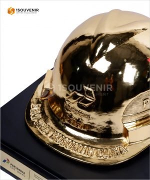 Souvenir Miniatur Helm Pertambangan Pertamina PHE ONWJ