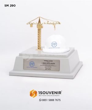 Souvenir Miniatur Tower Crane dan Helm Proyek