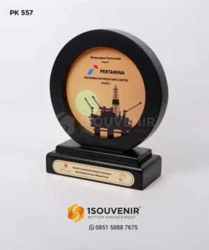 Plakat Kayu Cendera Mata Divis...