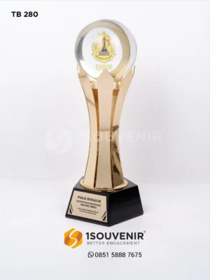 Piala Bergilir Penghargaan Kom...