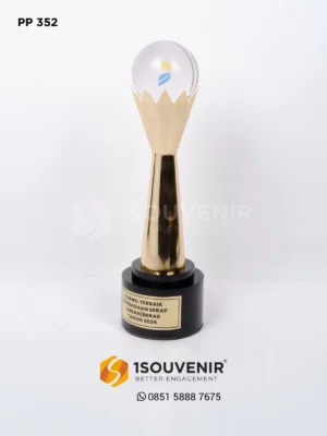 Piala Penghargaan PimWil Terba...