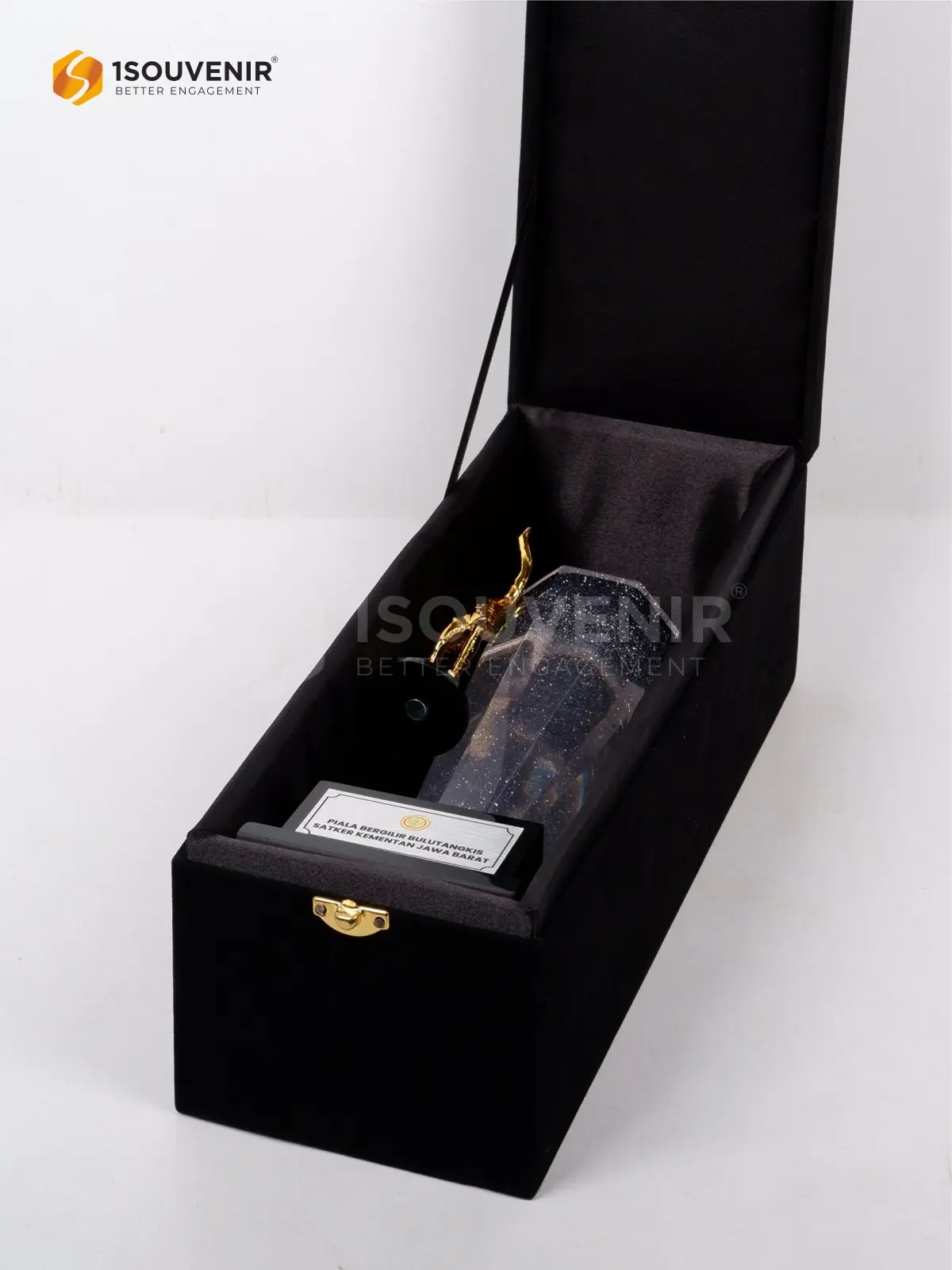 Piala Bergilir Turnamen Bulu Tangkis Satker Kementan Jawa Barat 3 DETAIL2-TB295 Piala Bergilir Resin Satker Kementan