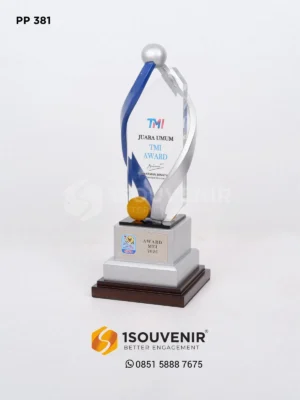 Piala Penghargaan TMI Award PT...