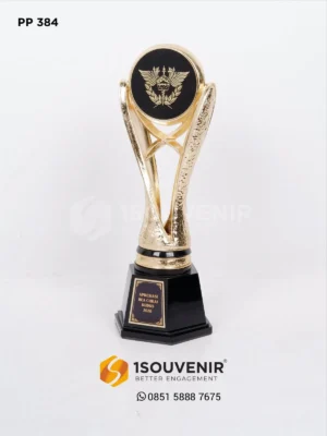 Piala Penghargaan Bea Cukai Ku...