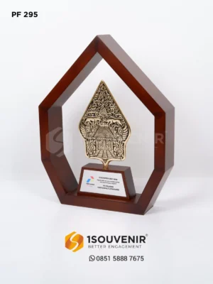 Plakat Frame Kayu Gunungan Cus...